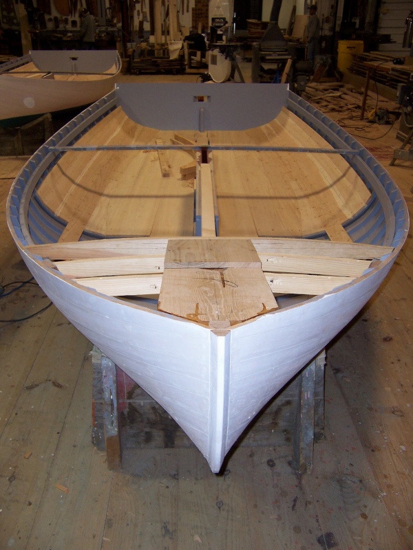 Forward parts(mast step, mast partner)are fastened in and deck structure and natural cedar cockpit are installed.